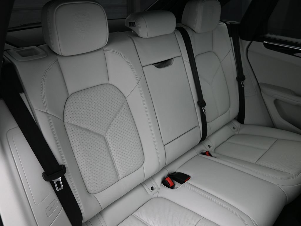 Certified 2026 Porsche Macan AWD/4WD image 29
