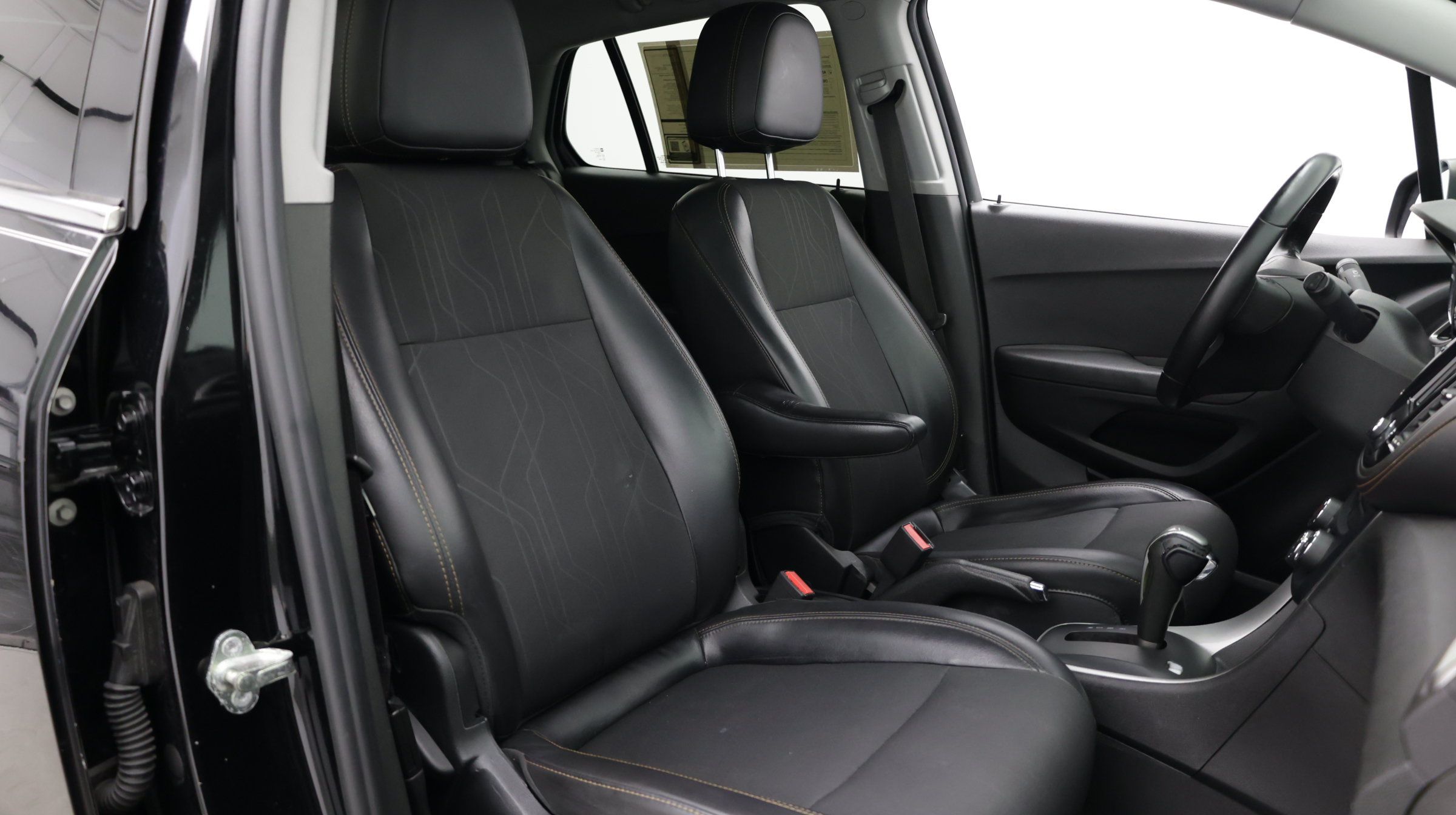 Used 2018 Chevrolet Trax LT w/ LT Convenience Package FWD image 35