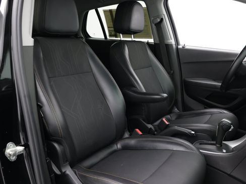 Used 2018 Chevrolet Trax LT w/ LT Convenience Package FWD image 35