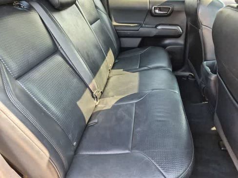 Used 2019 Toyota Tacoma TRD Off-Road AWD/4WD image 21