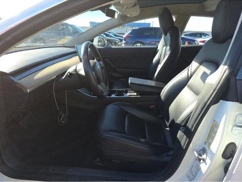 Used 2018 Tesla Model 3 Mid Range image 5