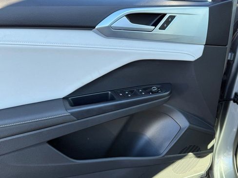 New 2025 Volkswagen Taos SE image 8