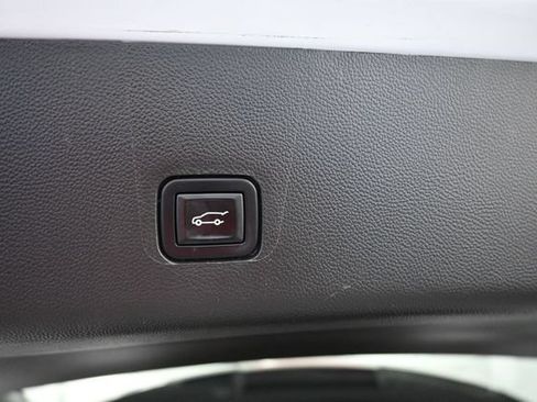 Used 2021 Chevrolet Traverse LT FWD image 9