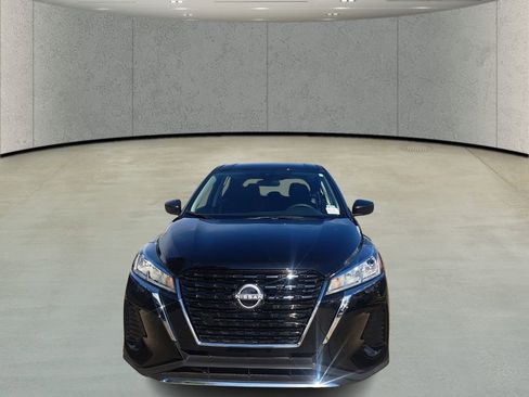 Used 2024 Nissan Kicks S image 2