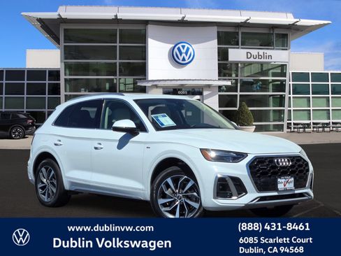 Used 2023 Audi Q5 2.0T Premium w/ Convenience Package AWD/4WD image 1