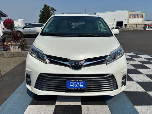 Used 2019 Toyota Sienna AWD image 9