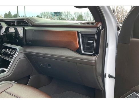 Used 2024 GMC Sierra 3500 Denali w/ Technology Package AWD/4WD image 18