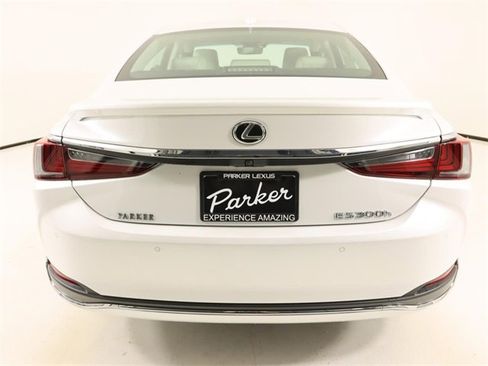 New 2025 Lexus ES 300h 300h image 3