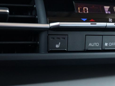 New 2026 Toyota Sienna XLE image 4