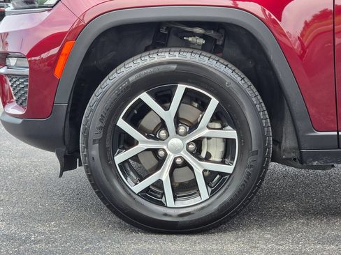 Used 2025 Jeep Grand Cherokee Limited AWD/4WD image 9