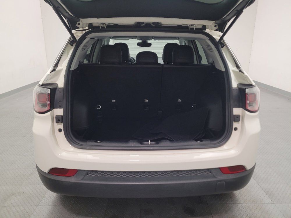 Used 2018 Jeep Compass Latitude w/ Popular Equipment Group FWD image 29