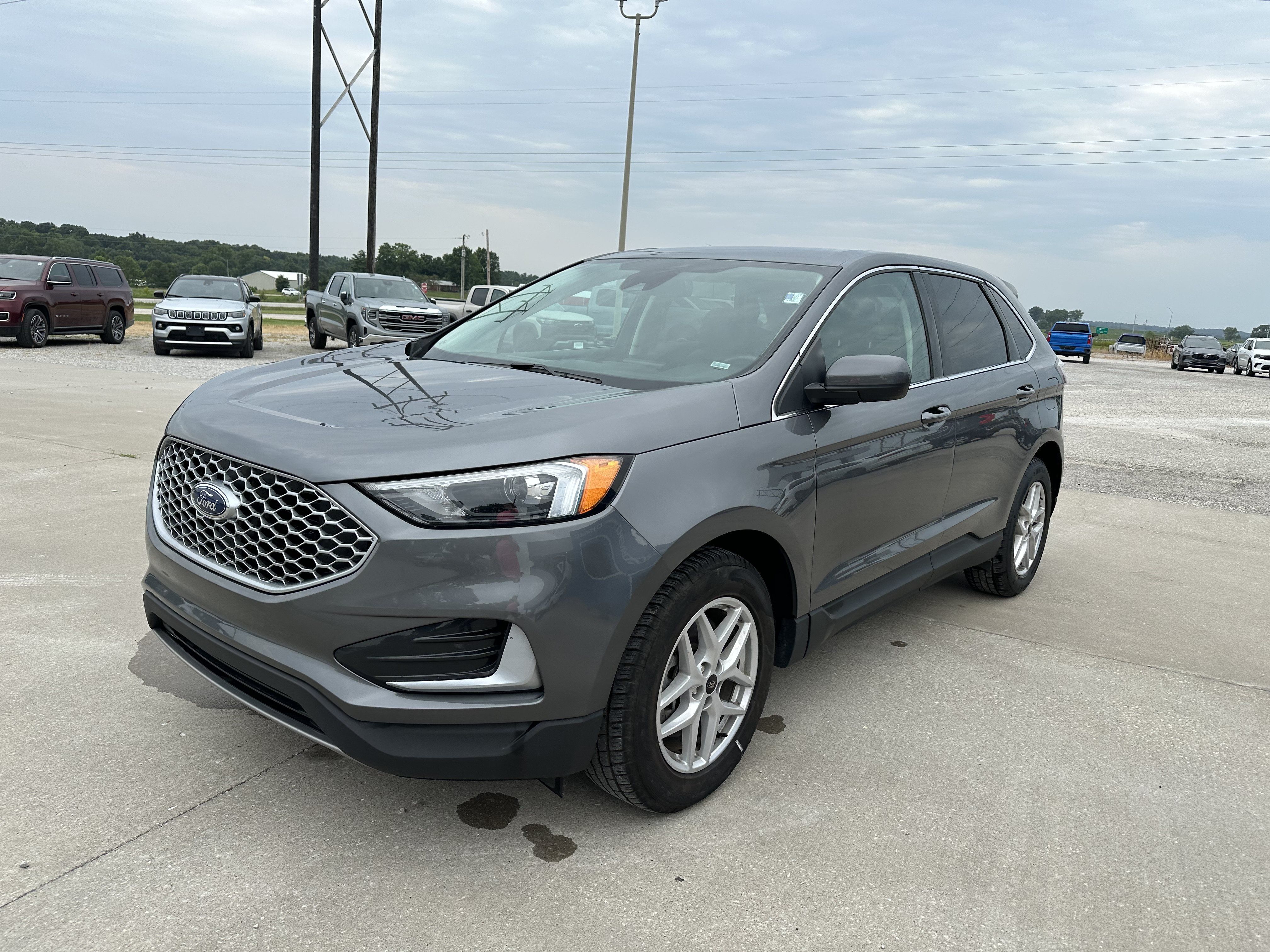 Used 2024 Ford Edge SEL AWD/4WD image 5