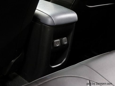 Used 2021 Chevrolet Colorado Z71 AWD/4WD image 15