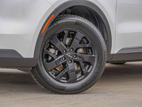 Certified 2023 Kia Sorento S image 2