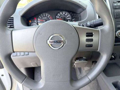 Used 2011 Nissan Frontier SV AWD/4WD image 18