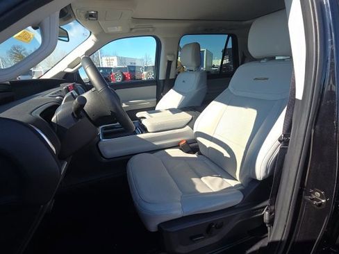 Certified 2025 Ford Expedition Platinum w/ Driver's Package image 29