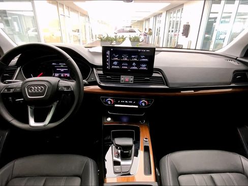 Used 2022 Audi Q5 2.0T Premium w/ Convenience Package AWD/4WD image 16