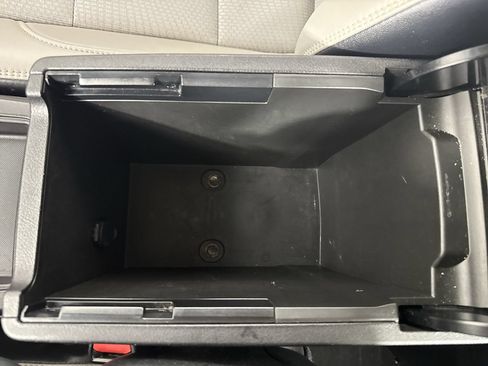 Used 2017 Toyota Camry SE FWD image 18