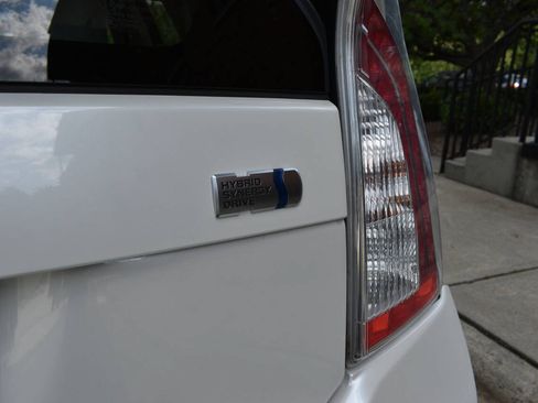 Used 2015 Toyota Prius Two FWD image 34
