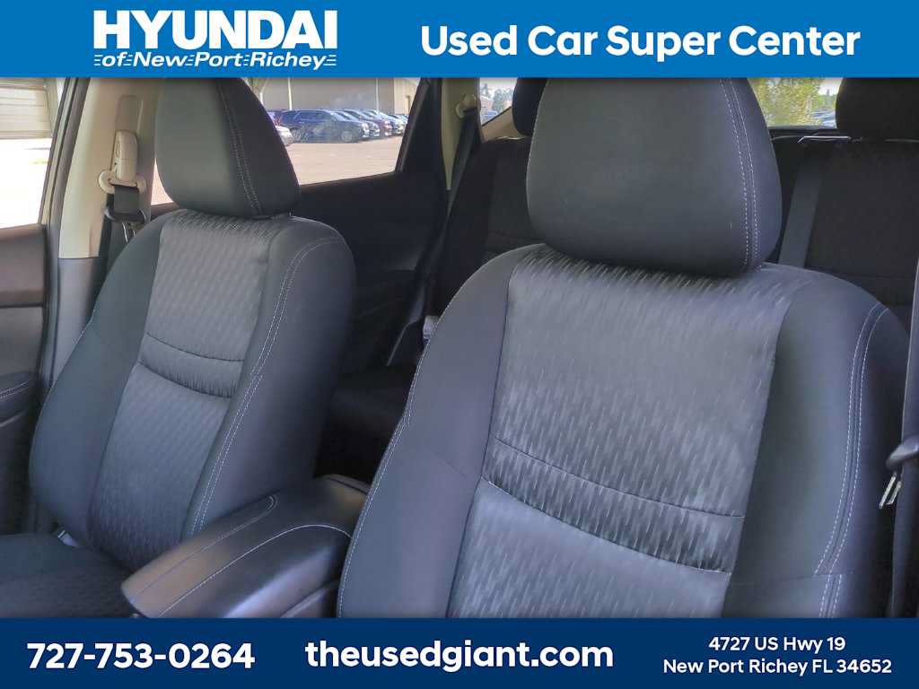 Used 2019 Nissan Rogue SV w/ Premium Package FWD image 7