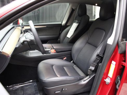 Used 2023 Tesla Model Y Long Range image 25