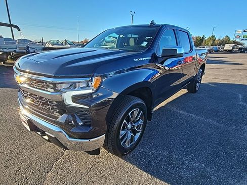 Used 2023 Chevrolet Silverado 1500 LT image 2
