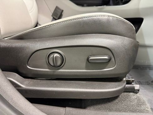 Used 2022 GMC Terrain SLT w/ Infotainment Package II image 30