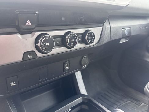 Used 2017 Toyota Tacoma SR5 image 29