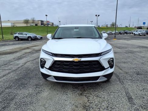 Used 2025 Chevrolet Blazer LT AWD/4WD image 2