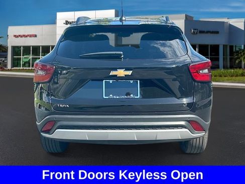 Used 2025 Chevrolet Trax LT w/ Driver Confidence Package image 7