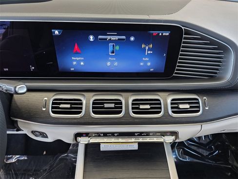 New 2026 Mercedes-Benz GLS 450 4MATIC image 17