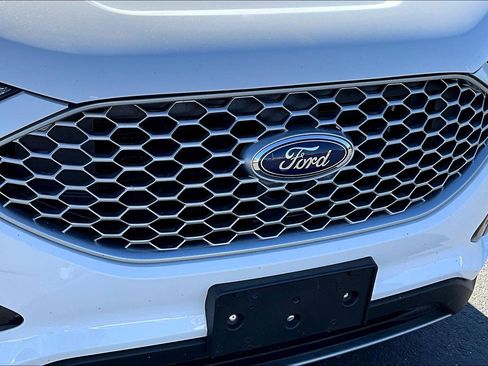 Used 2024 Ford Edge SEL image 32