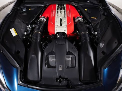 Used 2021 Ferrari 812 GTS RWD image 11