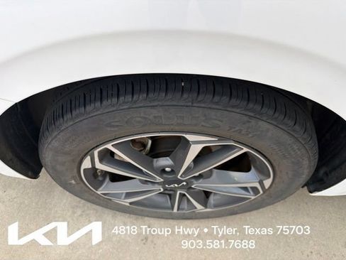 Certified 2024 Kia Forte LXS w/ LXS Technology Package FWD image 11