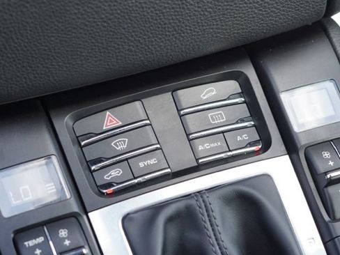 Used 2018 Porsche Macan AWD/4WD image 28