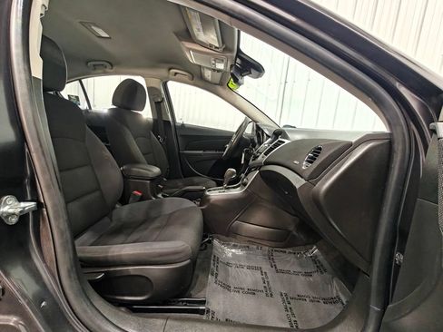 Used 2015 Chevrolet Cruze LT FWD image 25