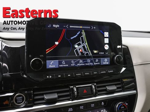 Used 2022 Nissan Pathfinder SL AWD/4WD image 18
