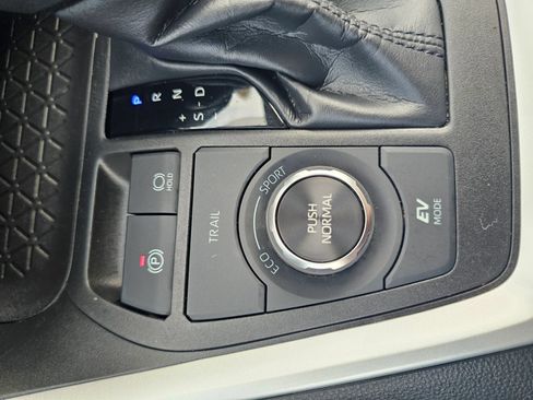 Used 2022 Toyota RAV4 XLE w/ XLE Grade Weather Package AWD/4WD image 26