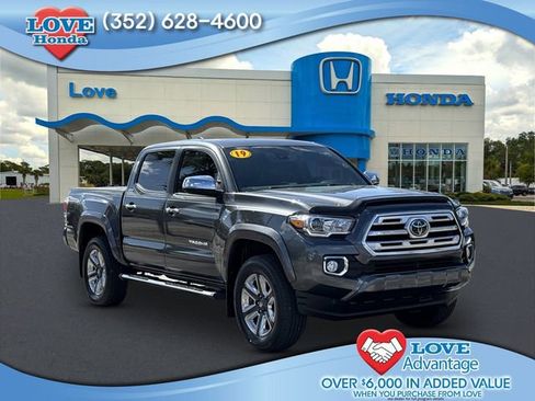 Used 2019 Toyota Tacoma Limited image 1