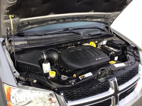 Used 2017 Dodge Grand Caravan SE FWD image 11