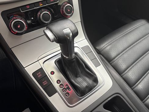 Used 2011 Volkswagen CC Sport FWD image 17