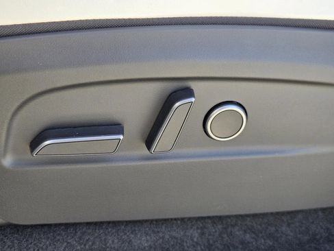 Used 2026 Tesla Model Y Long Range image 21