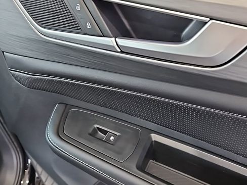 New 2026 Volkswagen Atlas Cross Sport SE FWD image 12