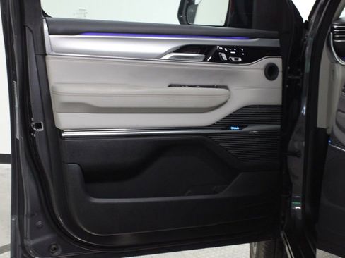 Used 2023 Jeep Grand Wagoneer 4WD image 17