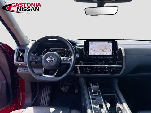 Used 2024 Nissan Pathfinder SL image 30