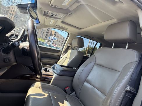 Used 2019 Chevrolet Suburban LT w/ Luxury Package AWD/4WD image 9