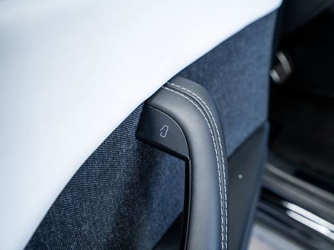 Used 2022 Tesla Model X Plaid image 31