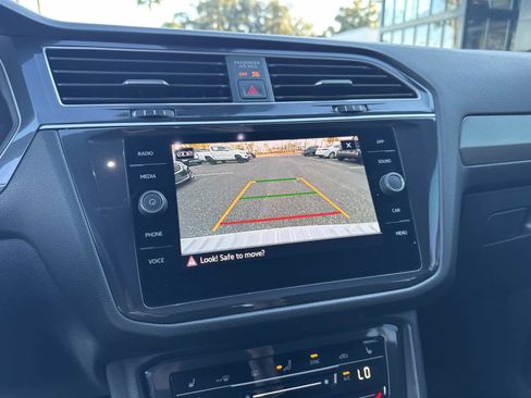 Used 2024 Volkswagen Tiguan SE R-Line image 27