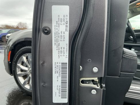 Used 2015 Chrysler 300 C w/ Light Group image 16