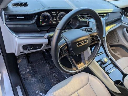 Used 2022 Jeep Grand Cherokee Overland image 10